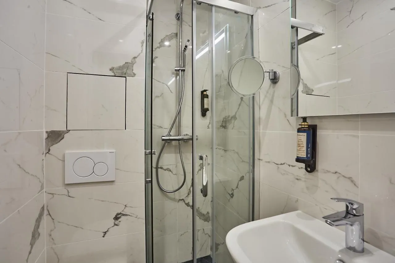 Lux Picpus Hotel Paris